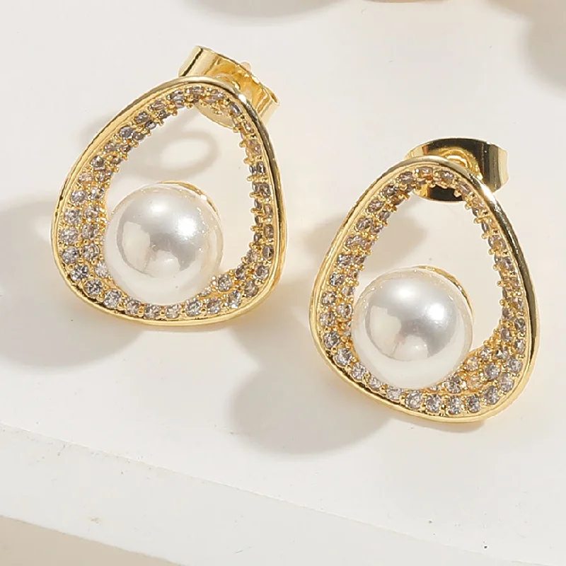 ES2318-1 Fat Triangle Pearl Stud Earrings