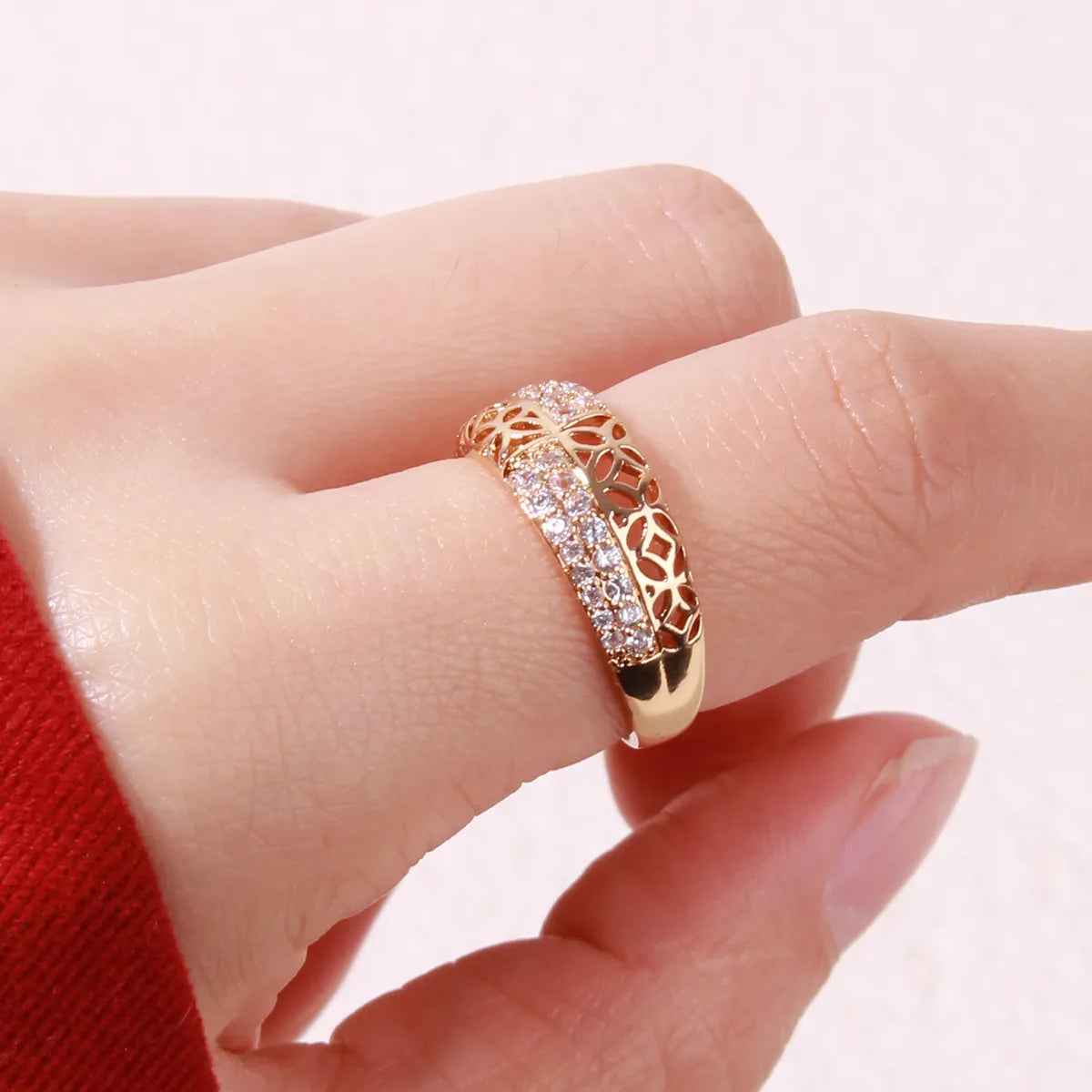 Classic Gold Ring-Wholesale Elegant Classical Retro Solid Color Copper Hollow Out Inlay Gold Plated Zircon Rings