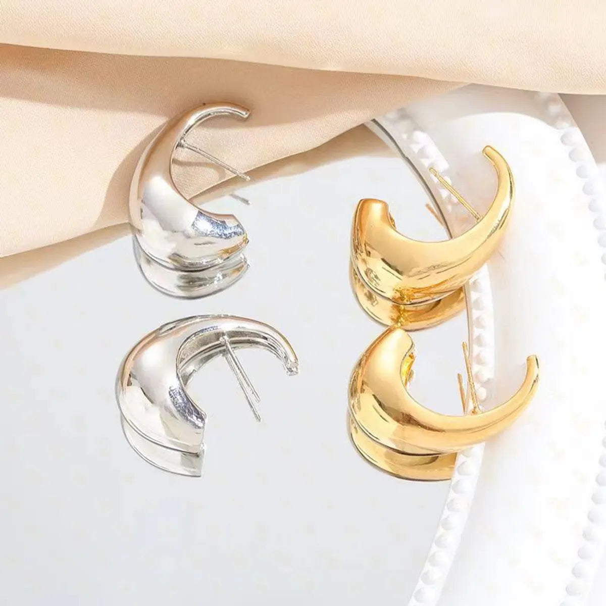 Cute Pearl Earrings-1 Pair Simple Style Solid Color Plating Copper 24k Gold Plated Ear Studs