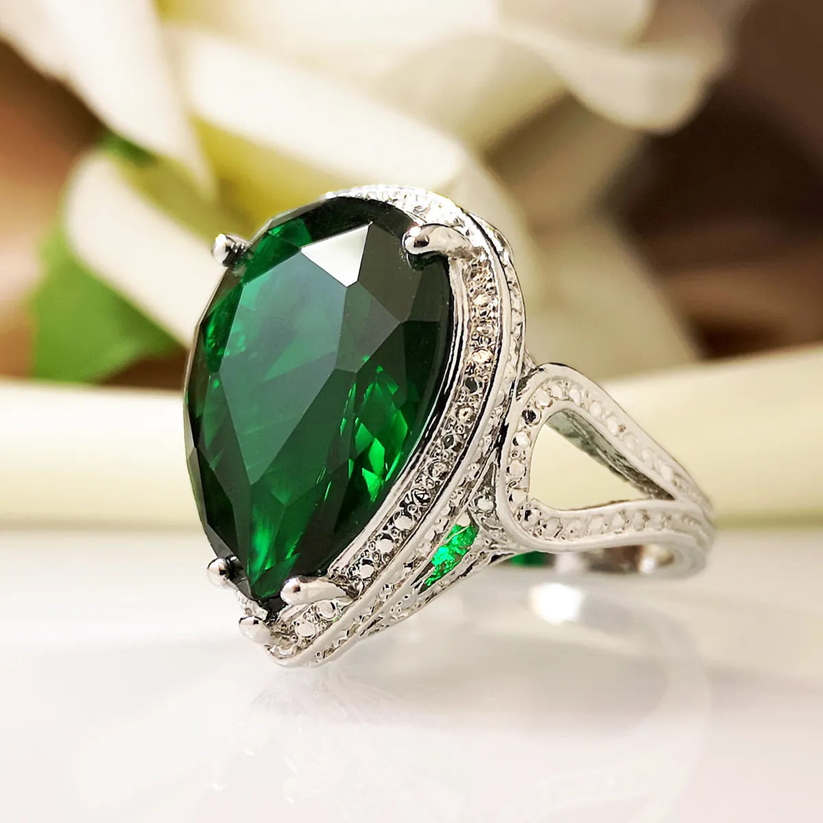 Platinum Wedding Band for Women-European And American Fashion Emerald Zircon Ring