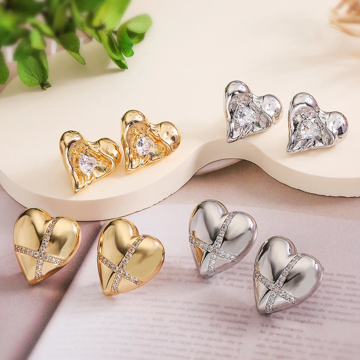 Unique Design Earrings-1 Pair Retro Simple Style Commute Heart Shape Inlay Copper Zircon 18K Gold Plated Ear Studs