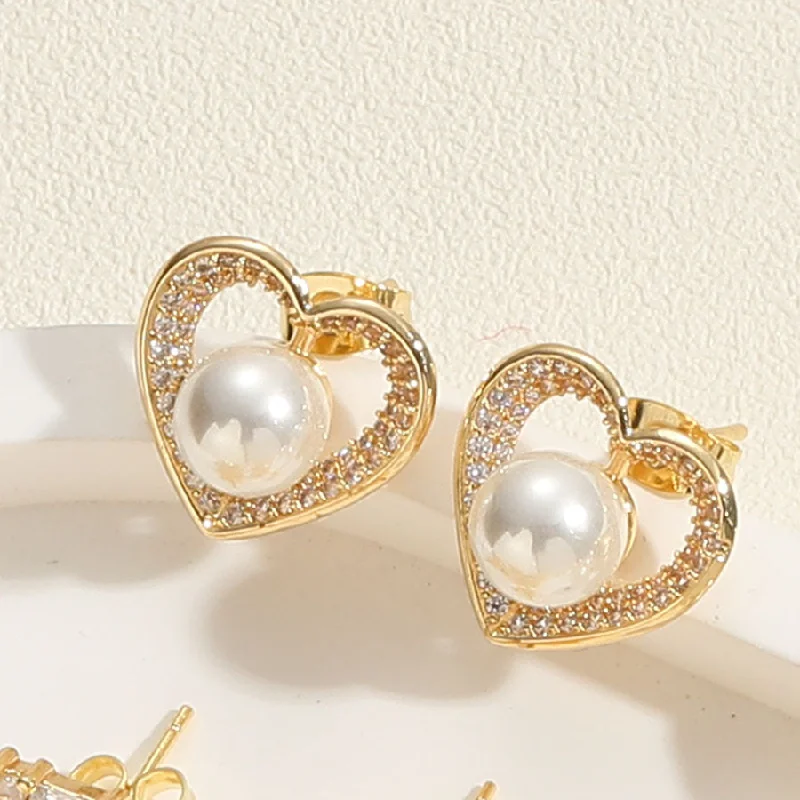 Heart pearl stud earrings