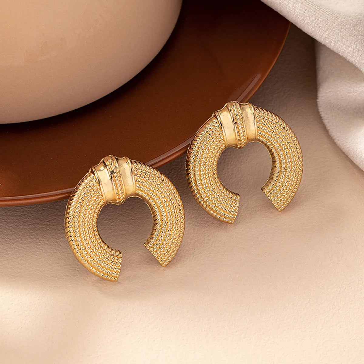 High-End Wedding Earrings-1 Pair Retro Simple Style Geometric Plating Alloy Gold Plated Ear Studs